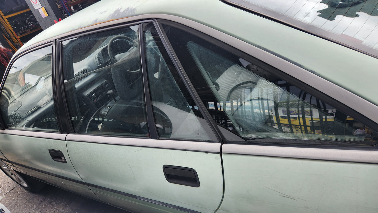 A174 - VN HOLDEN COMMODORE SEDAN - Seal Rubber's (SILL)