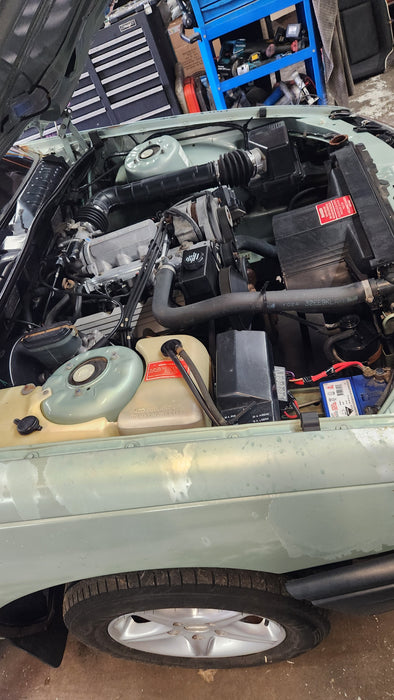 A174 - VN HOLDEN COMMODORE SEDAN - Vacuum Cannister