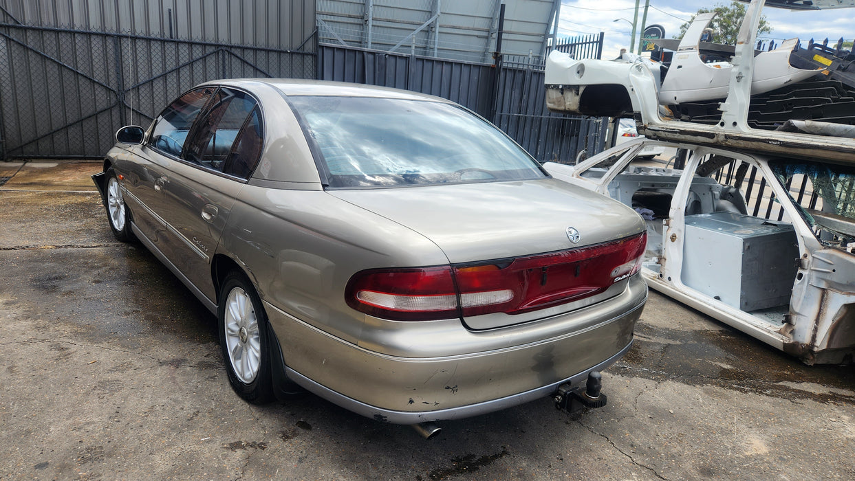 A177 - VT Holden Calais V6 Auto - Computer (BCM: 812 Mid, ECU Service #16233396, Key & FOB)