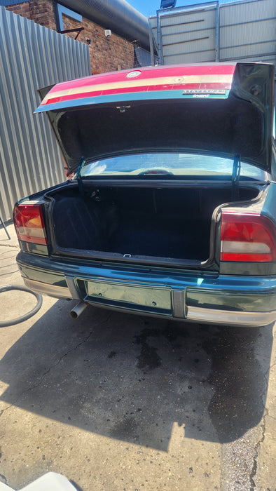 A178 - VR HOLDEN STATESMAN - Bootlid & Garnish - SHERBROOK GREEN #C061