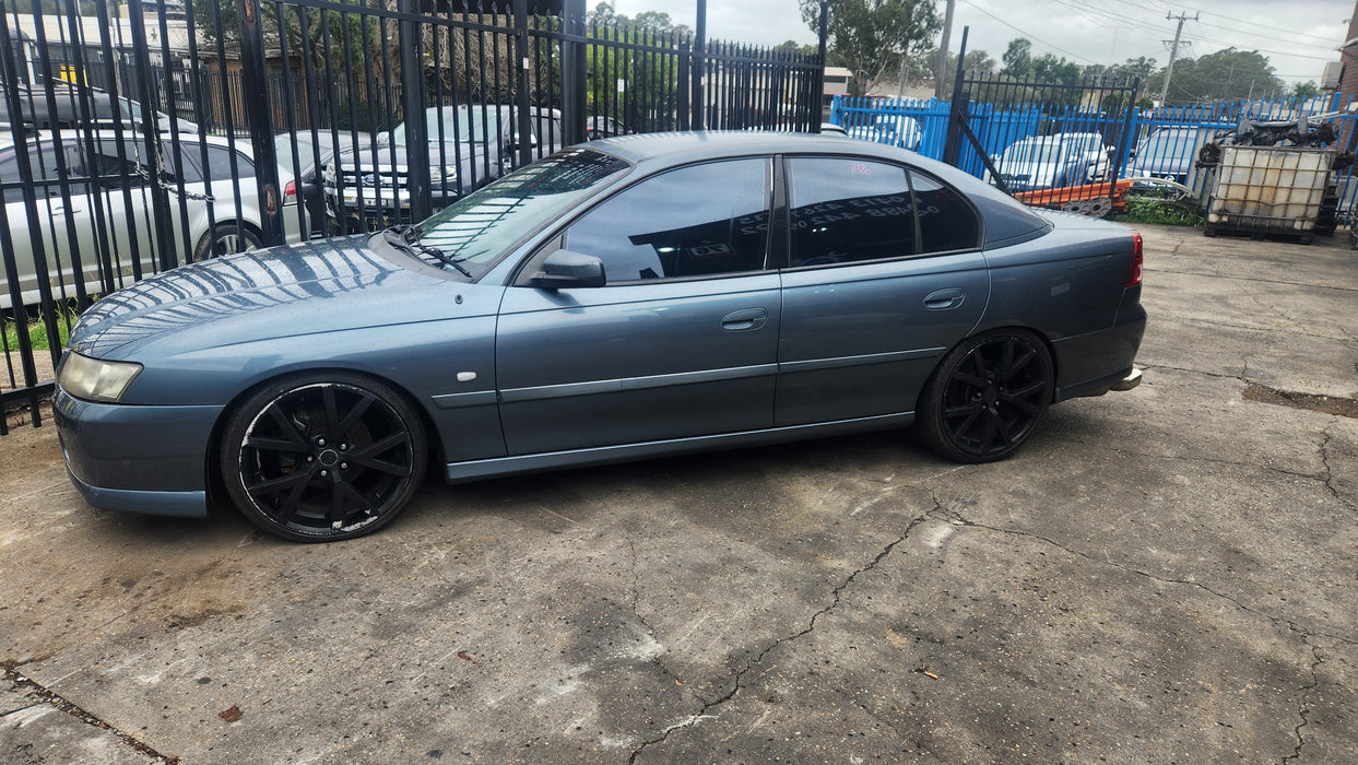 A180 - VZ V6 HOLDEN COMMODORE SEDAN - DRIVERS REAR DOOR - PAINT CODE ODYSSEY #276m