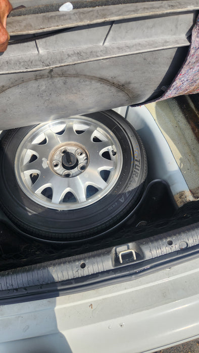 A184 - WH Holden Statesman/Caprice - Wheels/Tyres 15" w/ Centre Caps (SET OF 5) 215/50R15