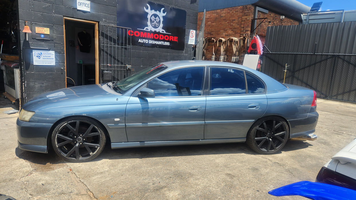 A180 - VZ V6 HOLDEN COMMODORE SEDAN - PASSENGER REAR DOOR - PAINT CODE ODYSSEY #276m