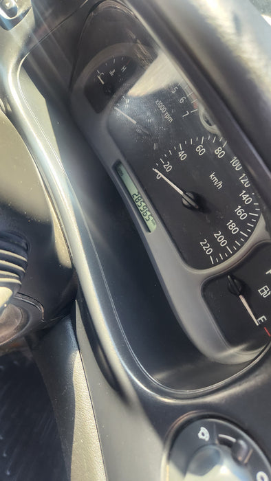 A185 - VX Holden Equip Sedan SII (2002) - Cluster V6 AUTO LN3 - 285, xxxkms
