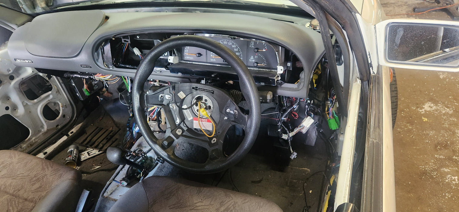 A186 - VS Holden Acclaim SI (1995) - V6 Auto Cluster LG2 - 140, 960kms (RF) P/N: 93943477