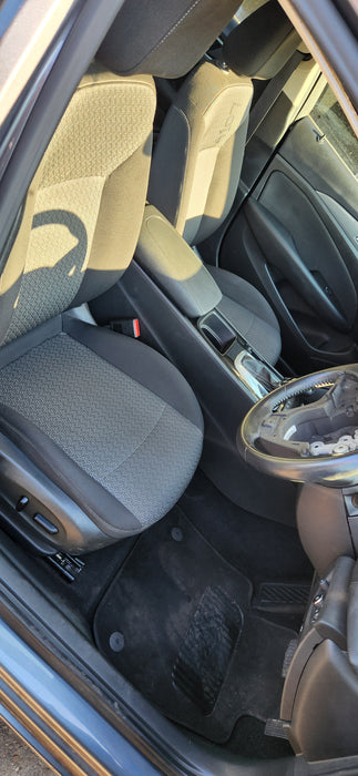 A107 - ZB HOLDEN COMMODORE SEDAN/HATCH - Passenger Front Seat with Seatbelt stalk