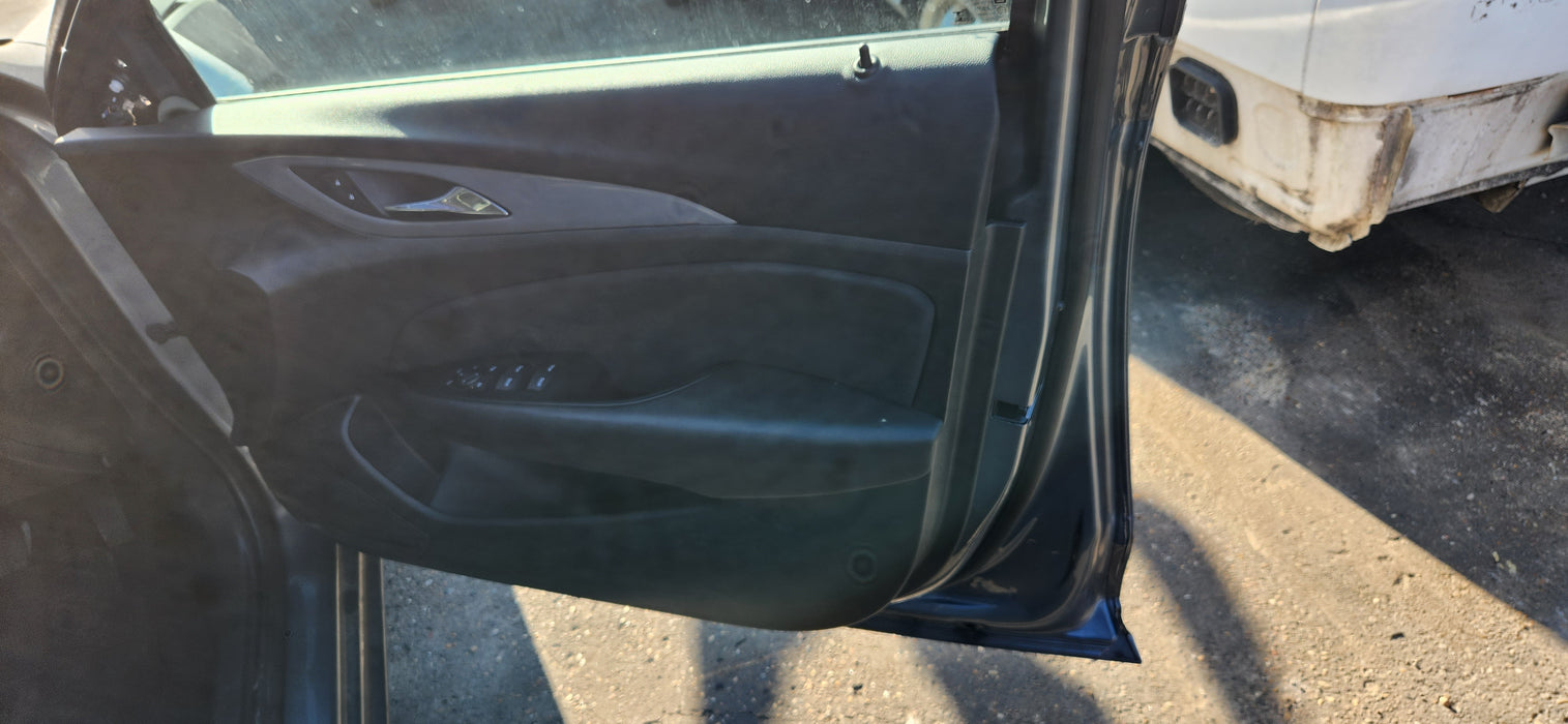 A107 - ZB HOLDEN COMMODORE SEDAN / HATCH - Doorcards (SET)
