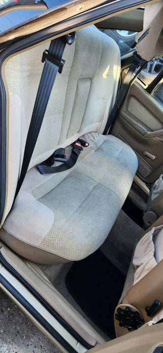 A191 - VP HOLDEN COMMODORE SEDAN - Seatbelt Centre Rear with Buckle- BLACK