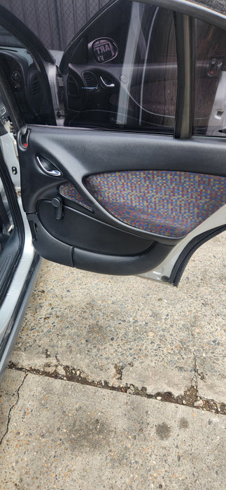 A195 - VX Executive Holden Commodore Sedan - Doorcard Set (wind up windows)