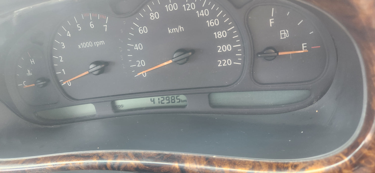 A196 - VX HOLDEN CALAIS - Cluster GM LVL: 3  412, xxxkms V6 AUTO LN3