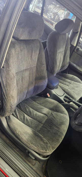 A198 - VT,VX,VY.VZ HOLDEN COMODORE SEDAN - Seatbelt Rear Centre (grey)