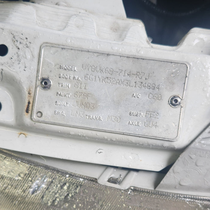 A147 - VY Holden Commodore Sedan - Boot Garnish - Heron White #679F