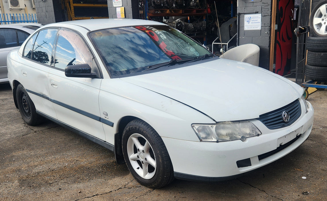 A199 - VY HOLDEN COMMODORE Sedan - Fuel Flap HERON WHITE #679F