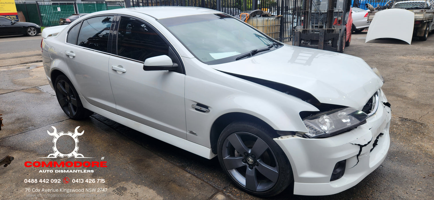 A204 - VE SV6 SERIES II - Door Passenger's Front - Herron White - #679F