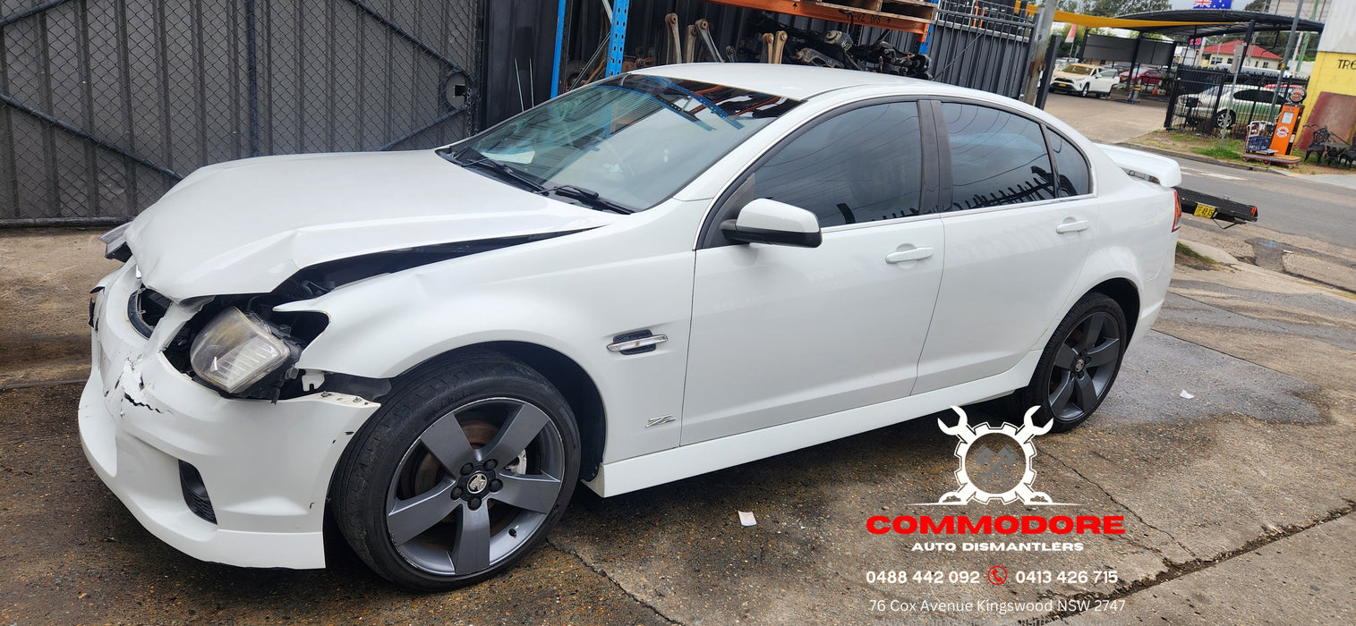 A204 - VE SV6 Holden Commodore Sedan - Sideskirt (PAIR) Herron White