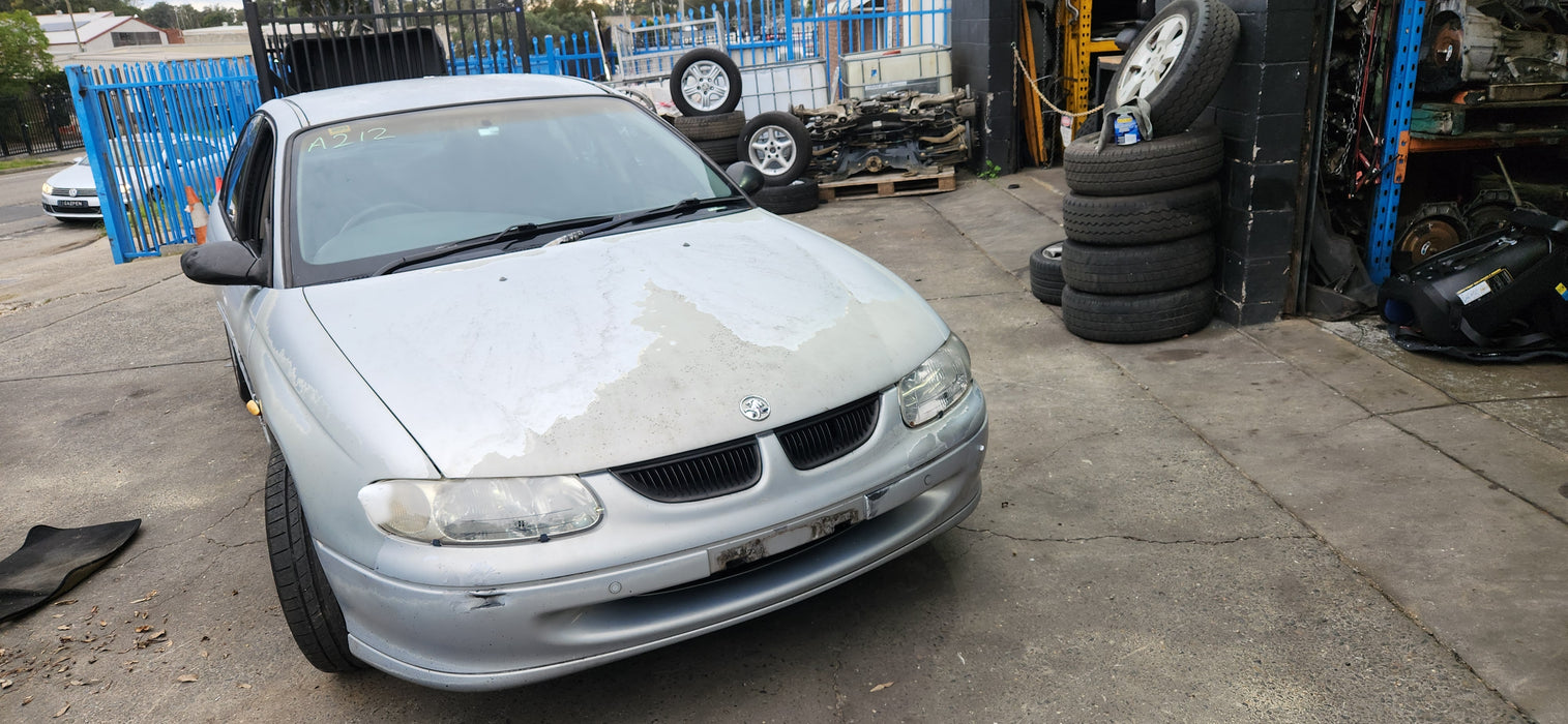 A212 - VT Holden Commodore SI (1999) - Cluster V6 AUTO LN3 - 148, 913kms (YF) P/N: 92078901