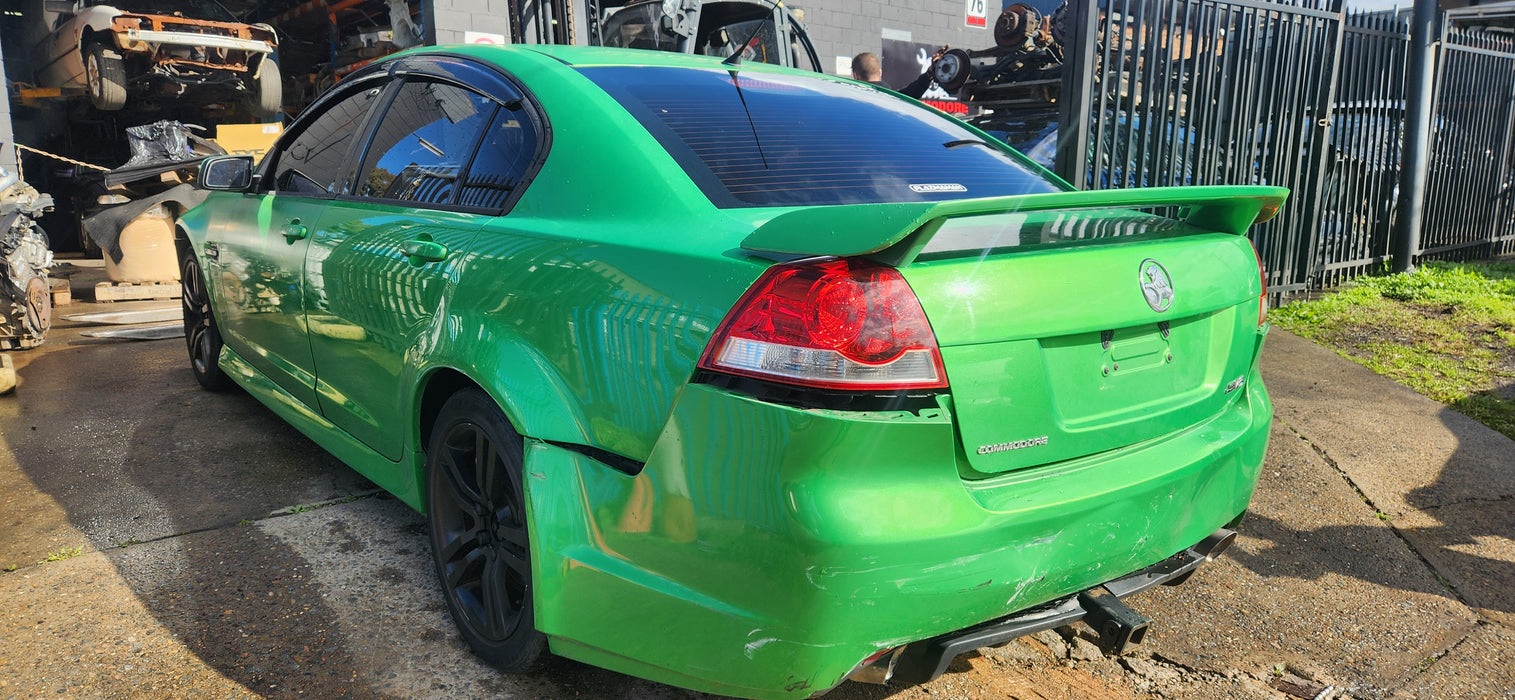 A217 - VE HOLDEN COMMODORE SV6 I - Bootlid - ATOMIC GREEN #609R