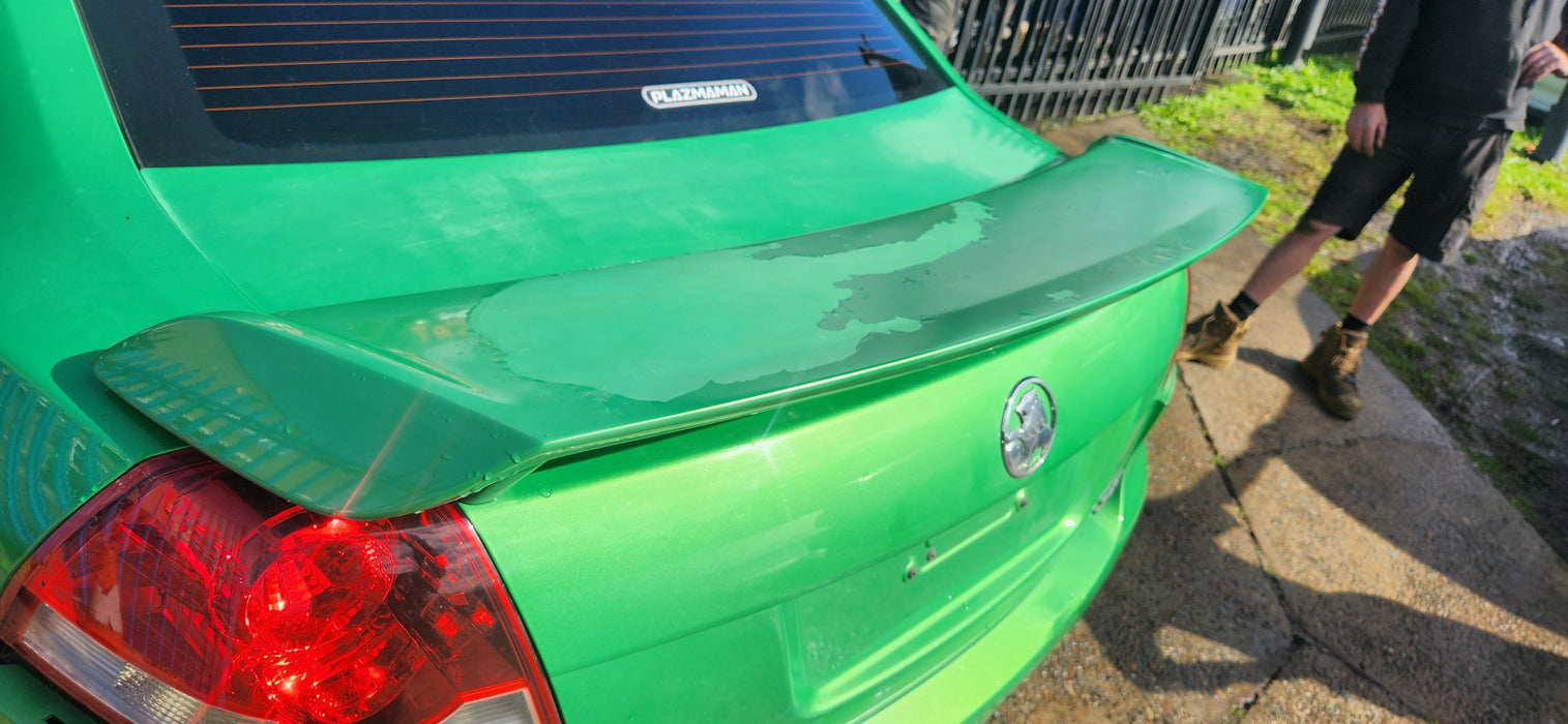 A217 - VE HOLDEN COMMODORE SV6 I - Bootlid - ATOMIC GREEN #609R