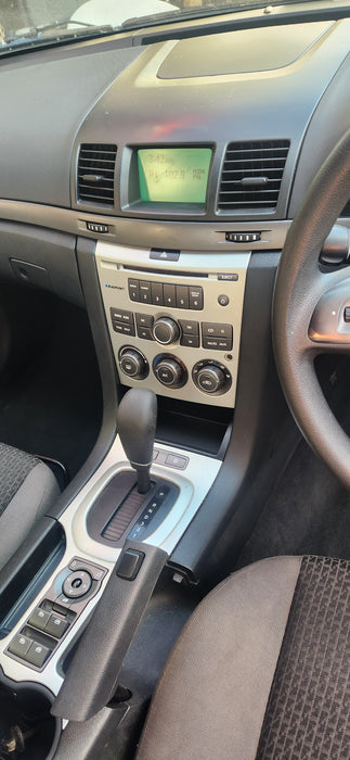 A223 - VE OMEGA SEDAN - Stereo Surround