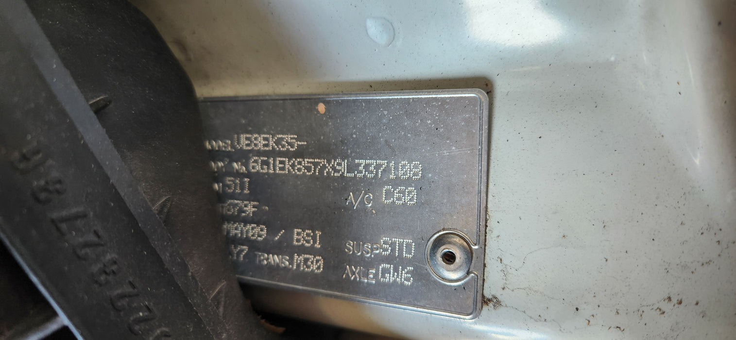 A222 - VE COMMODORE HOLDEN WAGON - DOOR PASSENGER FRONT - HERRON WHITE PAINT CODE #679F (Copy)