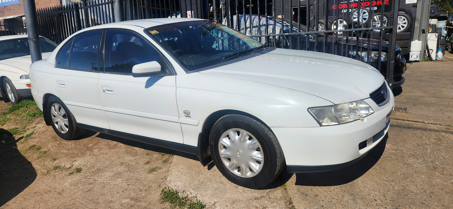 A227 - VY / VZ HOLDEN COMMODORE - Centre Console Trim - Manual / Auto Silver