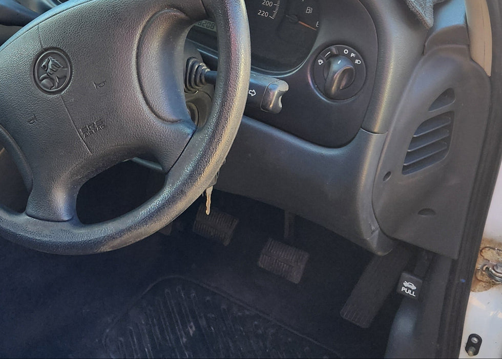A231 - VT SERIES I Holden Commodore SEDAN - Manual Clutch Pedal V6 GENUINE