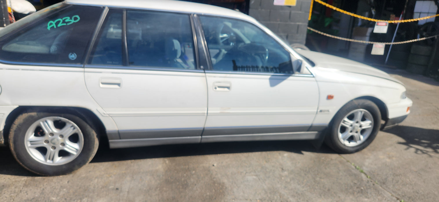 A230 - VR Holden Statesman V6 LG2, Auto M30 173,XXXkms Alaskan White #J064