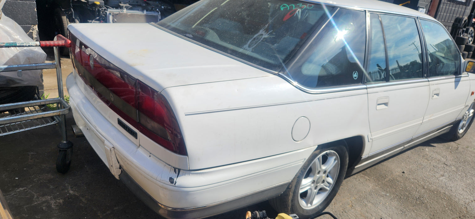 A230 - VR Holden Statesman V6 LG2, Auto M30 173,XXXkms Alaskan White #J064