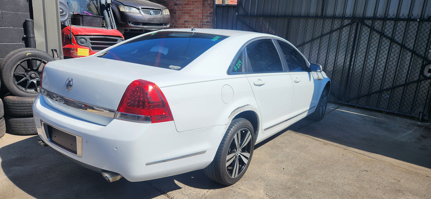 A224 - WM STATESMAN SEDAN - Sideskirt (PAIR) herron White