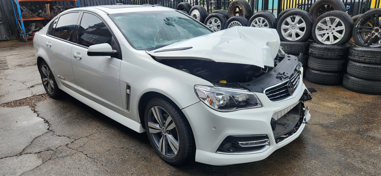 A241 - VF SV6 SEDAN - Front Door (passenger) - Herron White - #679F