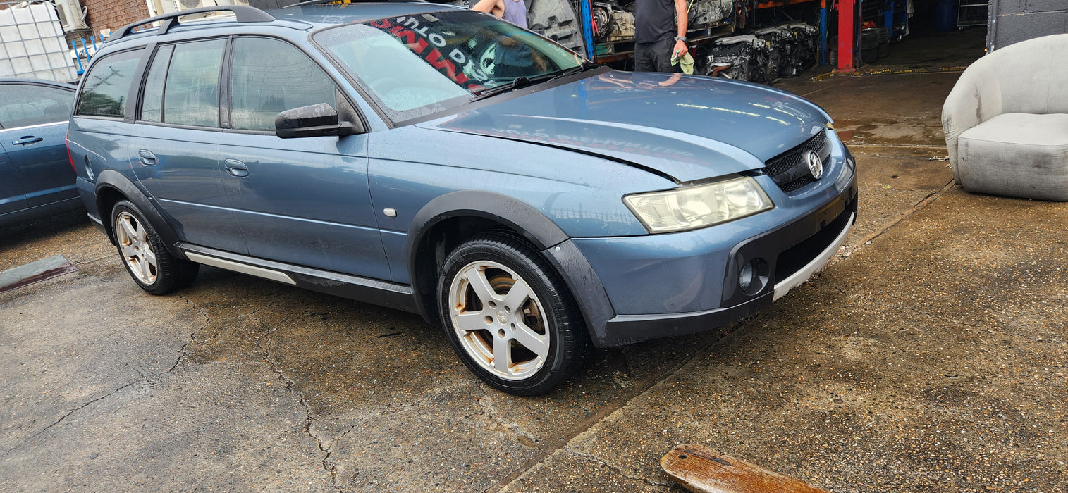 A244 - VZ Holden Adventra, V6 LYN, M82 AWD Auto 518,XXXkms Impulse Blue #276M