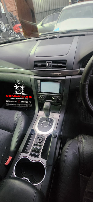 A246 - VE HOLDEN CALAIS V - Glovebox