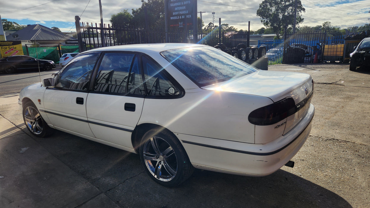A257 - VS Holden Commodore SEDAN - Rear Bar GENUINE - ALASKAN WHITE #J064