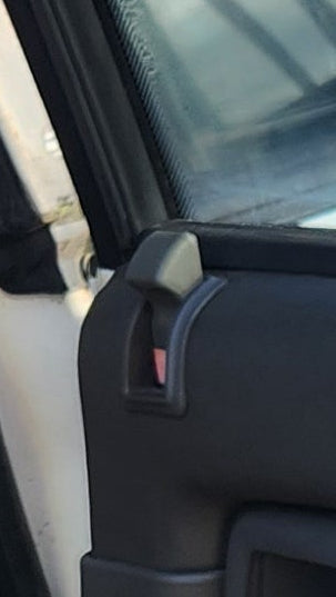 A257 - VS Holden Commodore SEDAN - Internal Door Lock - TRIM #15i