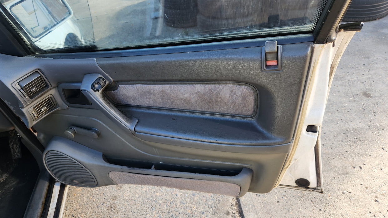A257 - VS Holden Commodore SEDAN - Internal Door Lock - TRIM #15i