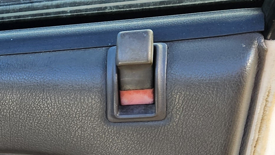 A257 - VS Holden Commodore SEDAN - Internal Door Lock - TRIM #15i