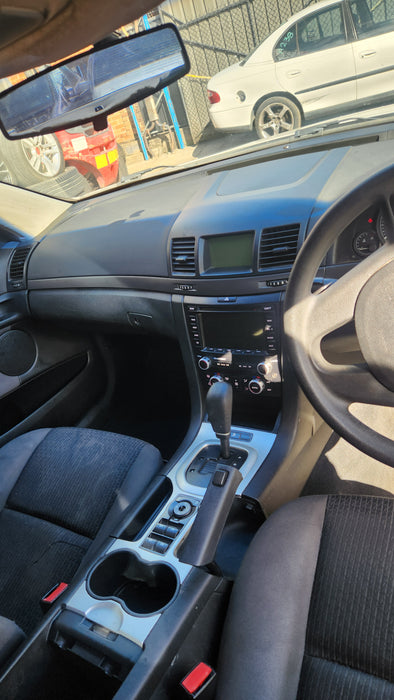 A258 - VE Holden Commodore Omega Series I Sedan V6, Auto  292,XXXkms Heron White #679F