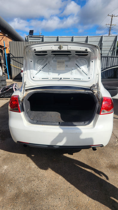 A258 - VE Holden Commodore Omega Series I Sedan V6, Auto  292,XXXkms Heron White #679F