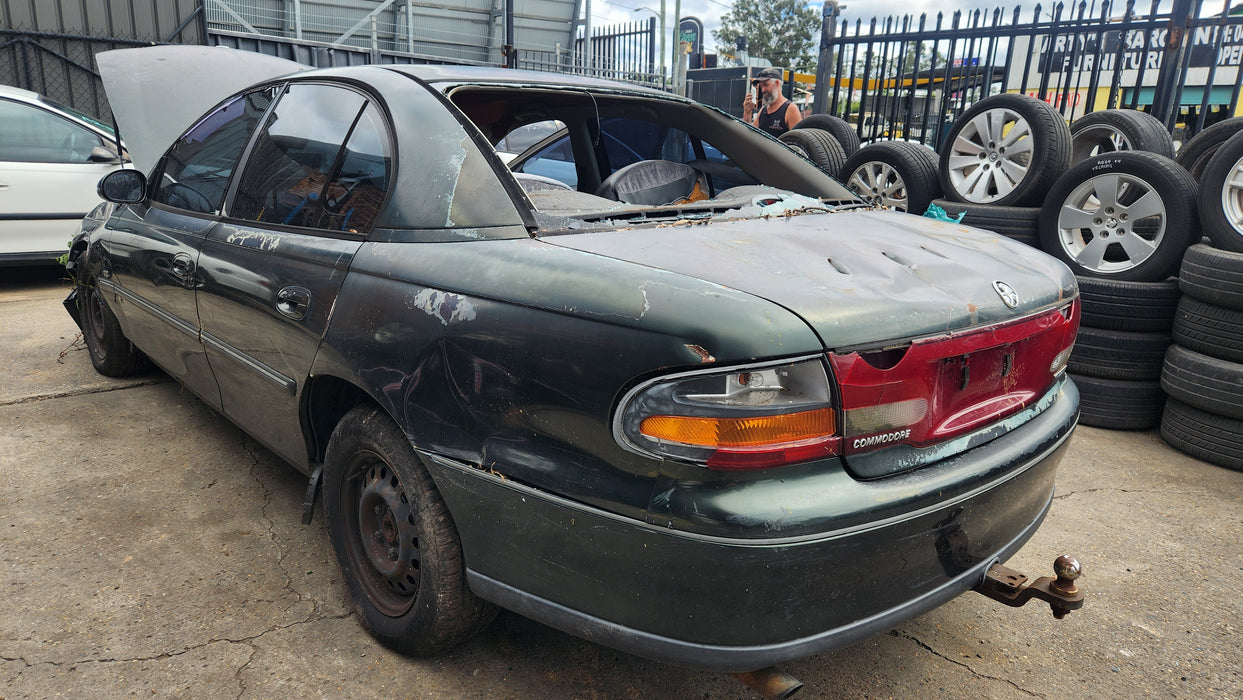 A259 - VT Holden Commodore SI (1998) - V6 AUTO Cluster LN3 - 236, 600kms (WD) P/N: 92047771