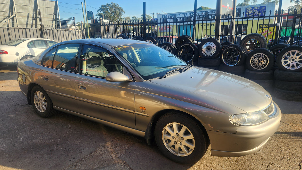 A261 - VT / VX Holden Berlina Sedan V6 Auto - Steering Wheel with Hornpad and Controls