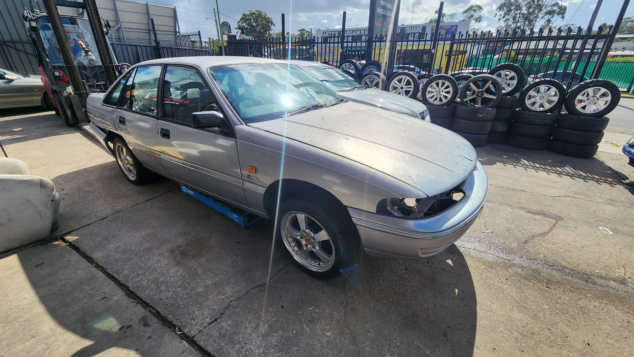 A262 - VP Holden Commodore Sedan - Window Glass Door Quater (DRIVER'S REAR)