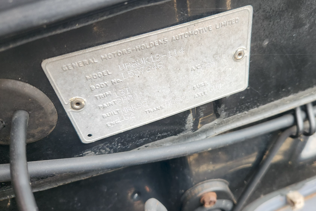 A262 - VP Holden Commodore Sedan - Complete Front Passenger Door - PAINT CODE #2H041 DOVE SILVER