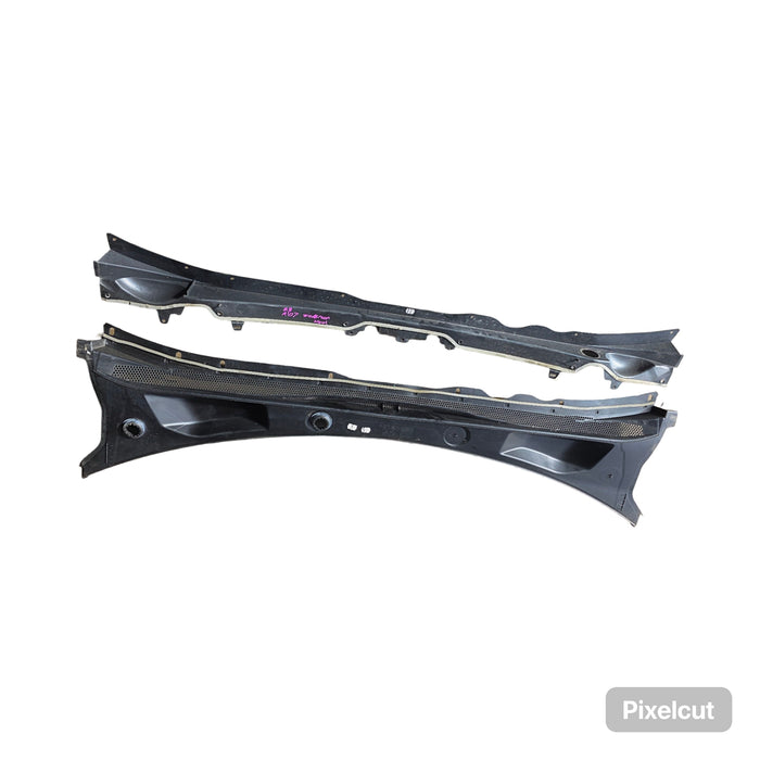A107 - ZB HOLDEN COMMODORE - Wiper Cowl