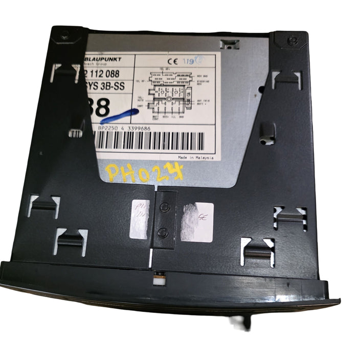 PH024 - VY HOLDEN COMMODORE - 6 DISC STEREO - BLAUPUNKT - BLACK