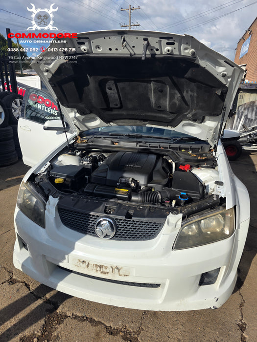 A279 - VE SV6 COMMODORE - FRONT BAR WITH LOWER GRILL AND FOG LIGHTS - HERON WHITE