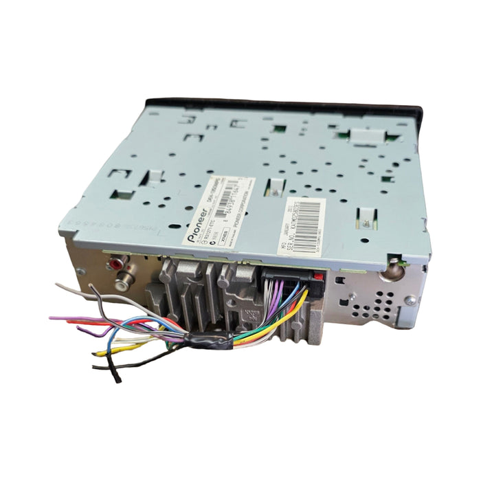 A276 - VS HOLDEN COMMODORE SEDAN - Stereo PIONEER DEH-135OMPG with Remote and Manual Book