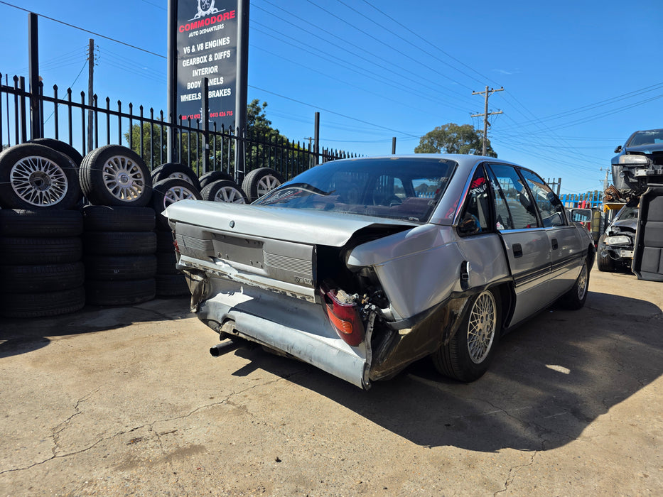 A281 - VN / Toyota Lexcen  V6 Buick LG2 MD8, Auto 208,XXXkms Paint Code #J013 ASTROID SILVER