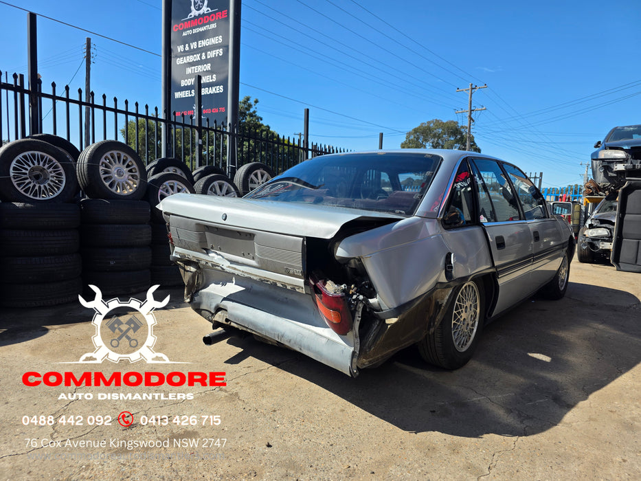 A281 - VN / Toyota Lexcen  V6 Buick LG2 MD8, Auto 208,XXXkms Paint Code #J013 ASTROID SILVER