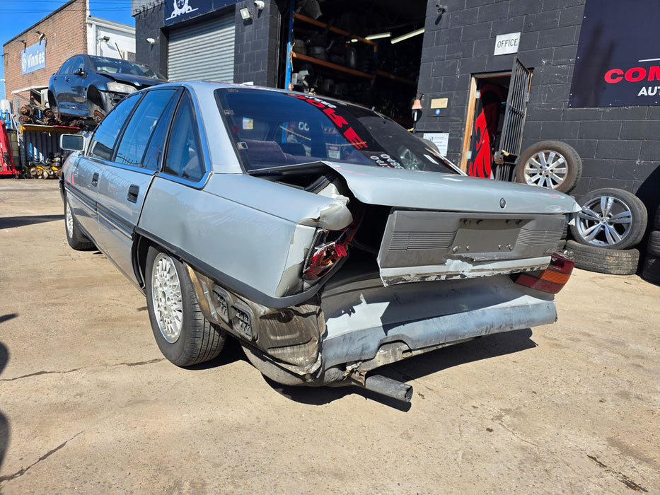 A281 - VN / Toyota Lexcen  V6 Buick LG2 MD8, Auto 208,XXXkms Paint Code #J013 ASTROID SILVER