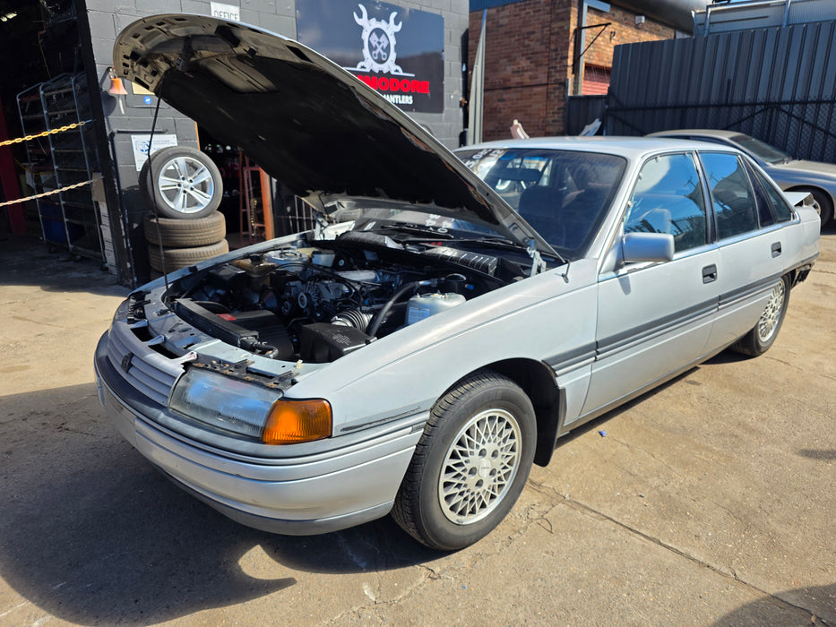 A281 - VN / Toyota Lexcen  V6 Buick LG2 MD8, Auto 208,XXXkms Paint Code #J013 ASTROID SILVER